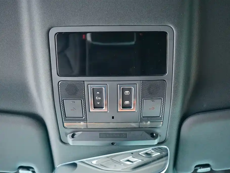 Land Rover Defender 2023 110 3.0T P400 75th Anniversary Legend Edition фото 22