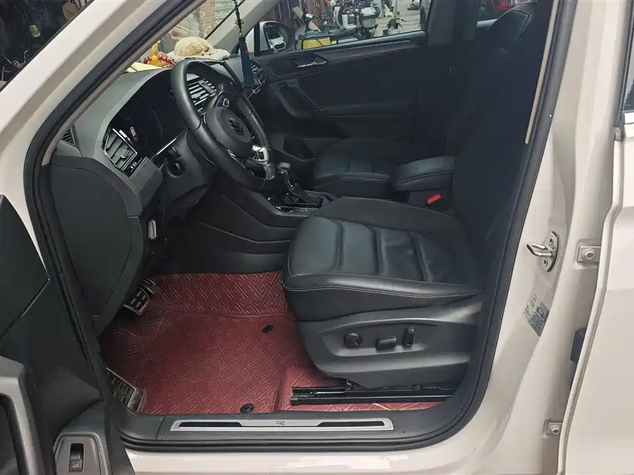 Volkswagen Tiguan L 2021 330TSI Automatic 2WD R-Line Premium фото 9
