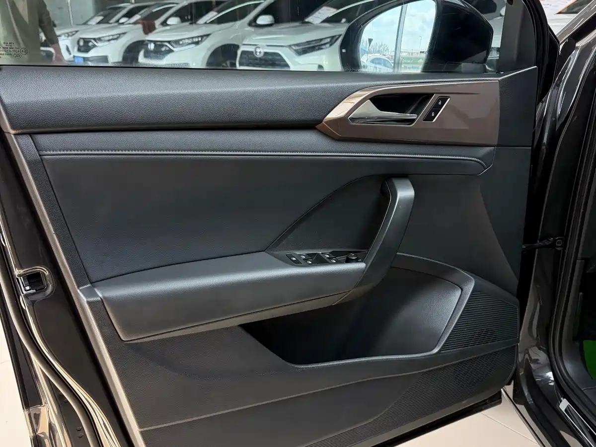 Volkswagen Tharu 2022 280TSI FWD Luxury Edition фото 6