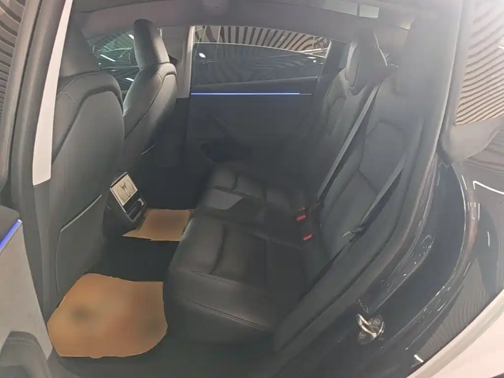 Фото 17 - Tesla Model 3