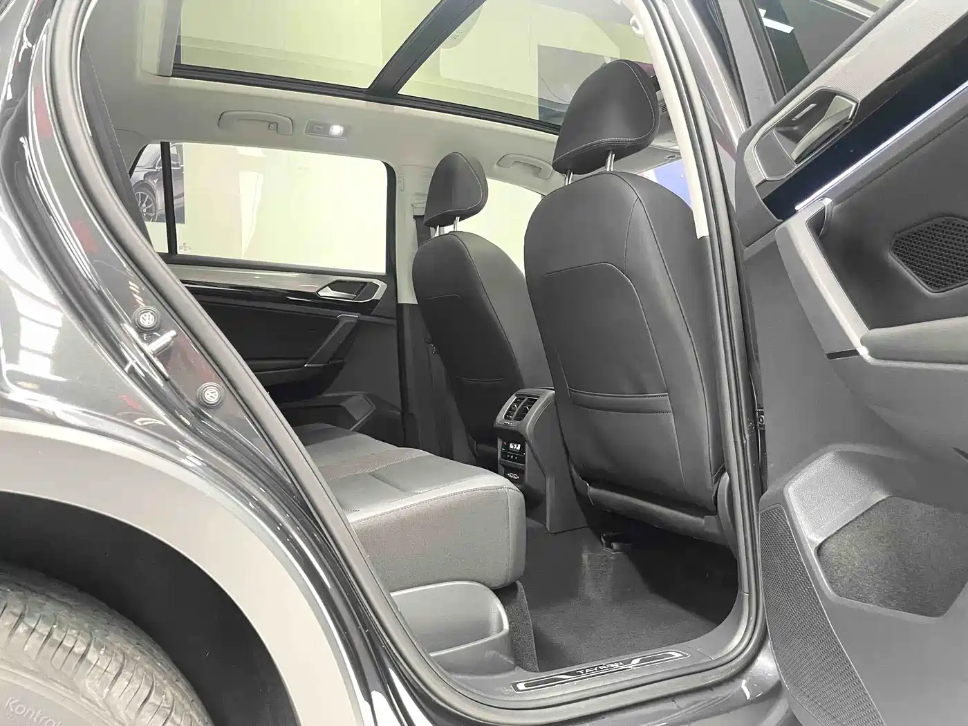Volkswagen Tayron 2022 280TSI 2WD Luxury Smart Connect Edition фото 13