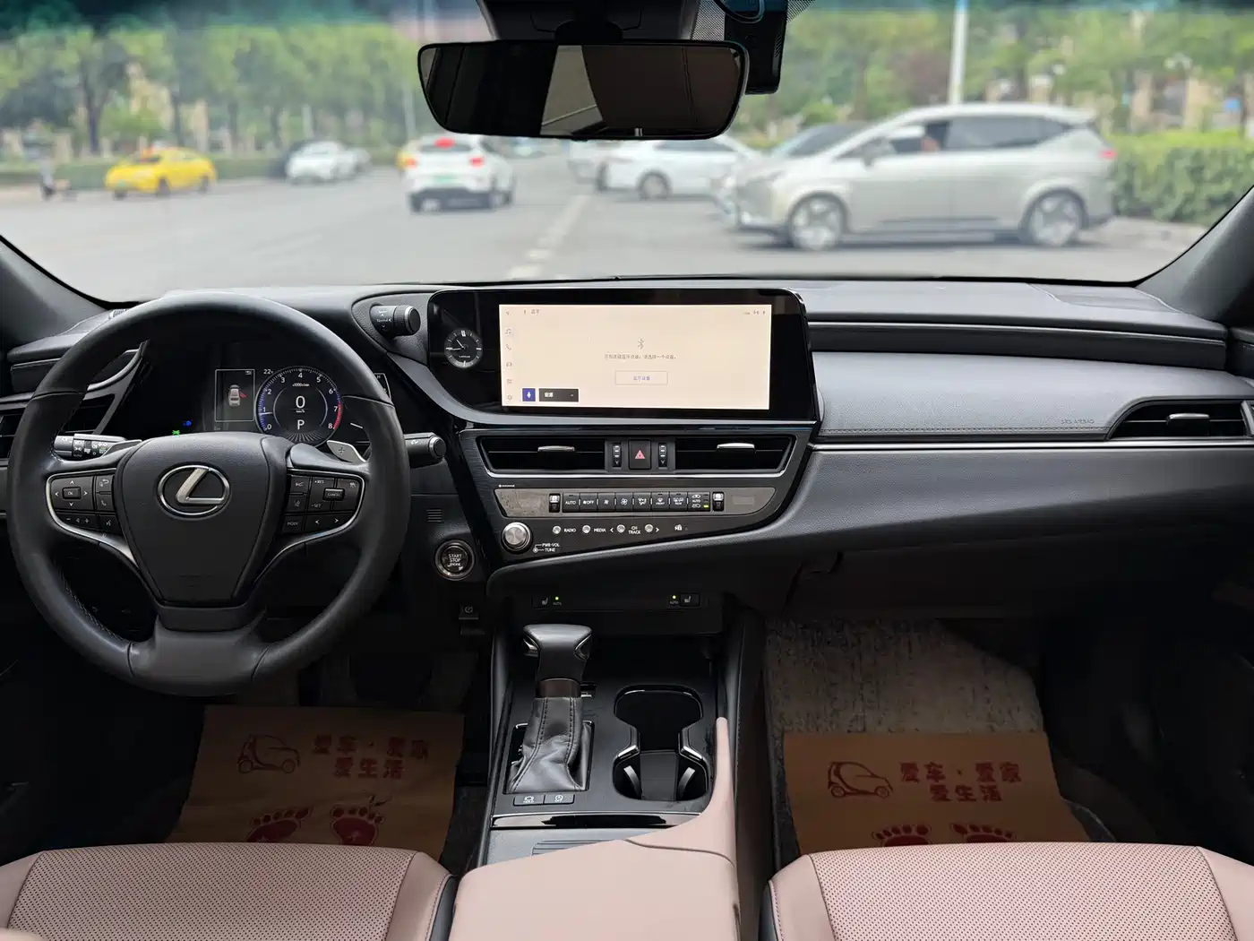Фото 9 - Lexus ES
