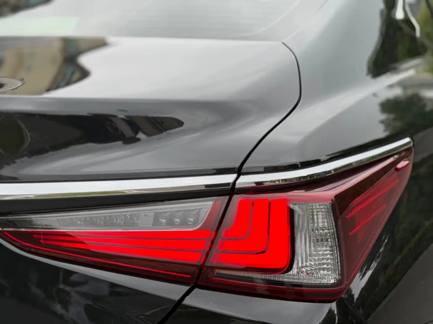 Фото 16 - Lexus ES