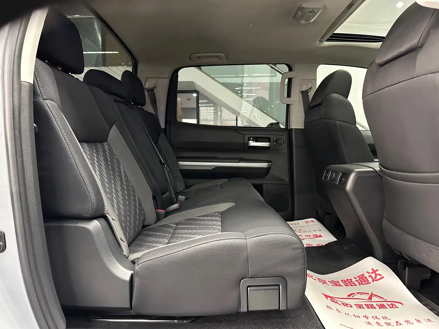 Toyota Tundra фото 13