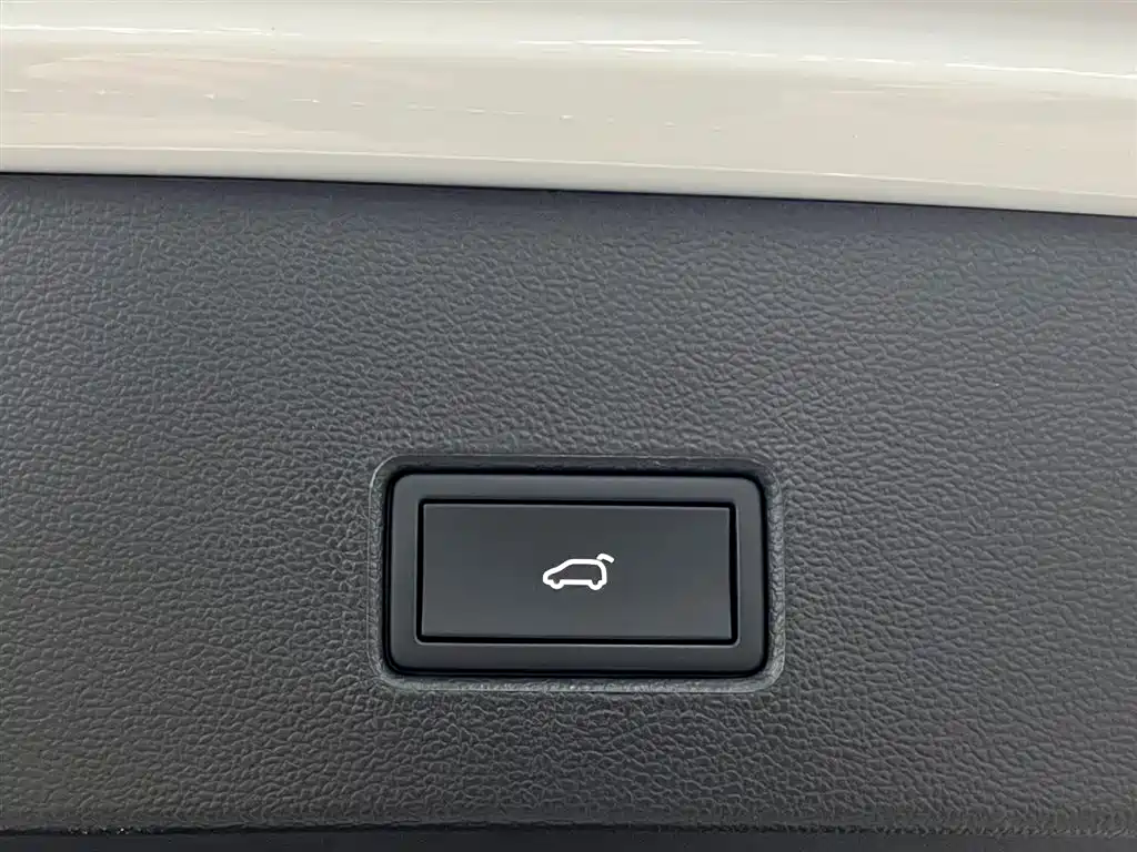 Volkswagen T-ROC 2022 280TSI DSG 2WD Comfort PLUS фото 8