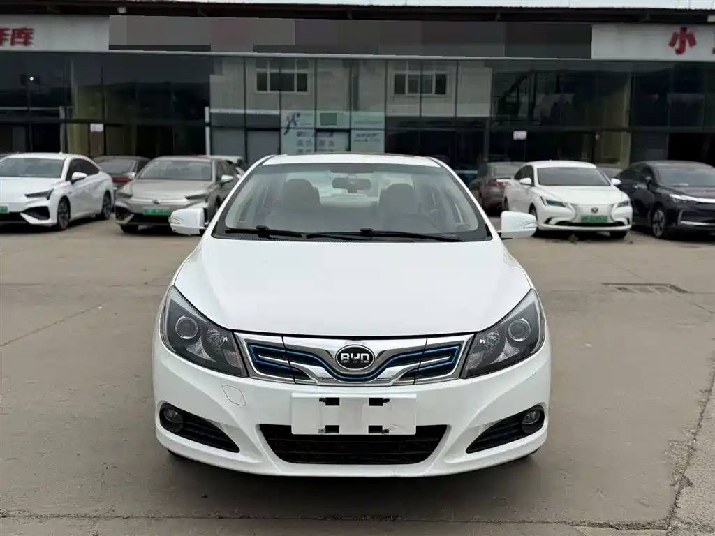BYD E5