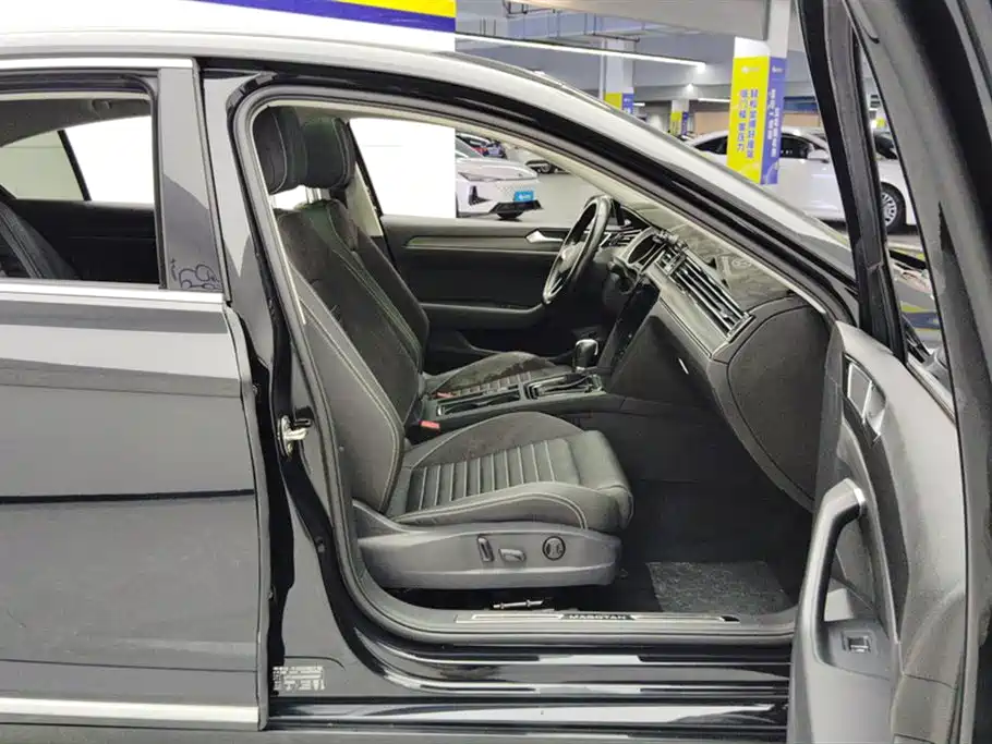 Volkswagen Magotan 2020 330TSI DSG Leading фото 8