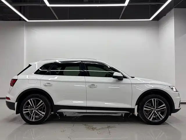 Audi Q5L 2020 45 TFSI Premium Elegance — фото 3