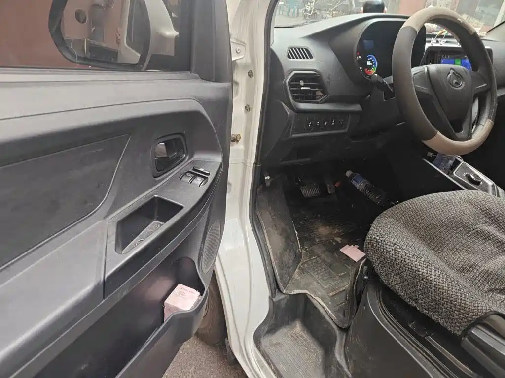 Changan Kaicheng Changan Ruixing EM60 2025 2025 Passenger Version Comfort 6-Seater 300km with Opposing Doors