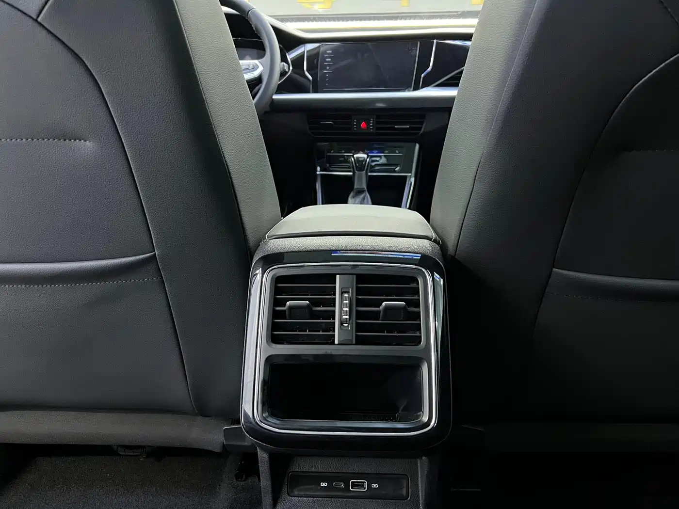 Volkswagen Passat 2023 Facelift 280TSI Business Edition фото 13