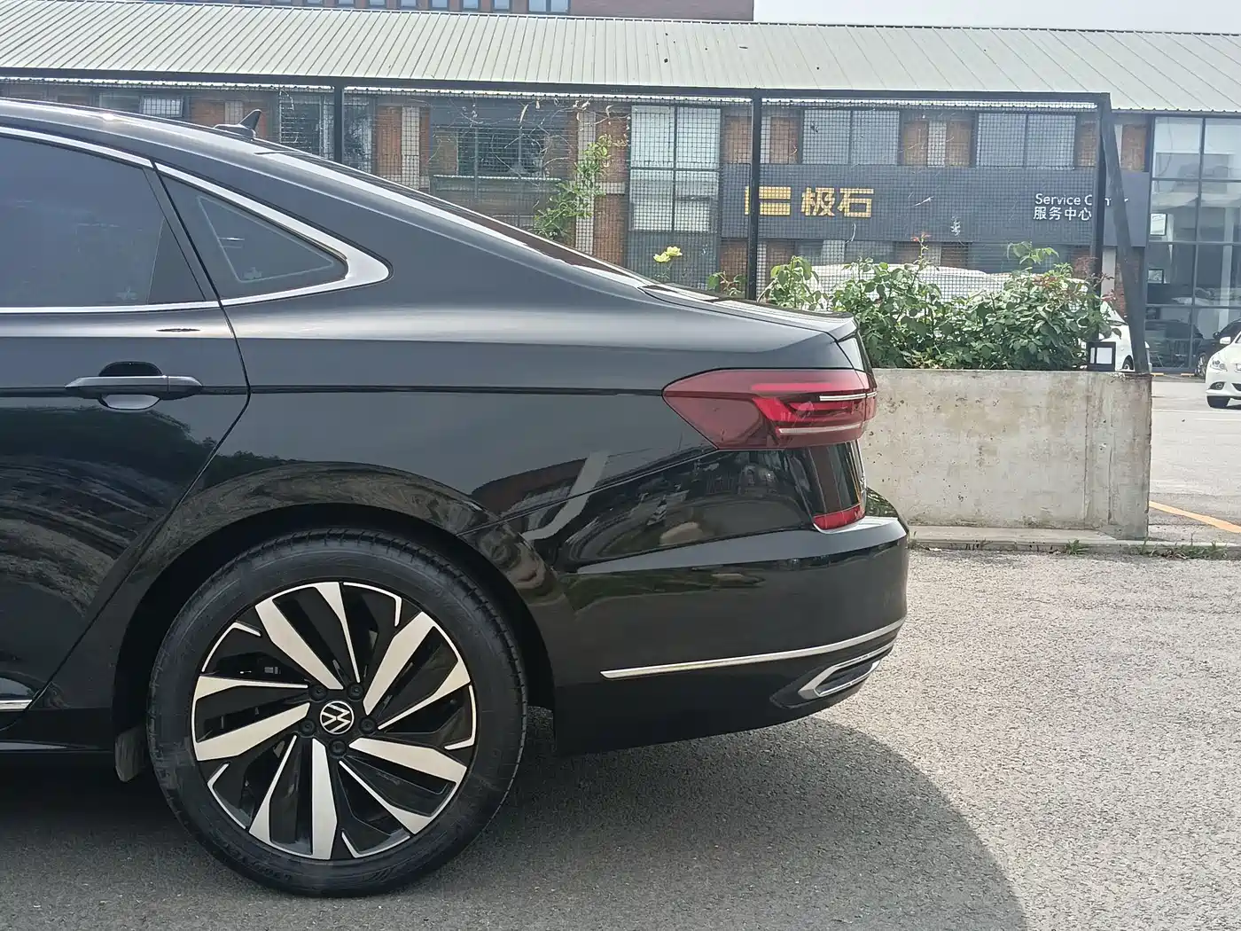 Volkswagen Passat 2024 380TSI Dragon Soaring Edition фото 11