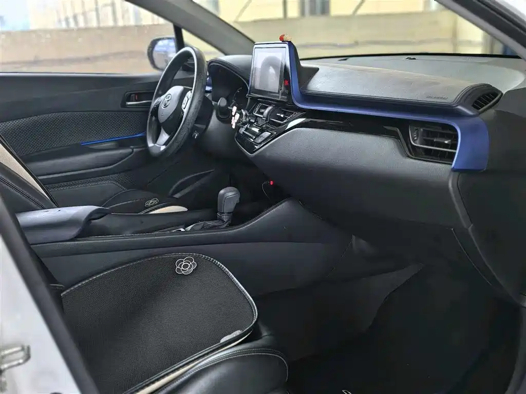 Toyota C-HR 2021 Dual Engine 2.0L E-CVT Comfort Edition фото 9