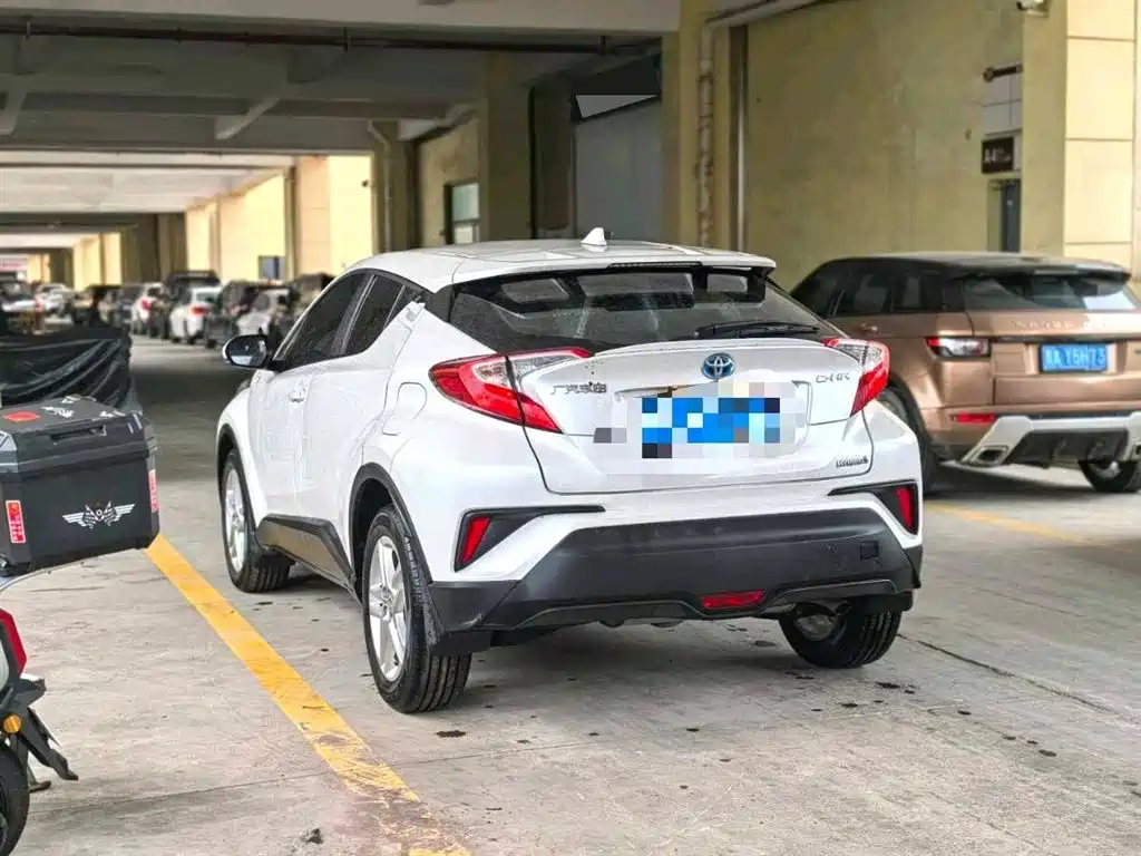Toyota C-HR 2021 Dual Engine 2.0L E-CVT Comfort Edition фото 5
