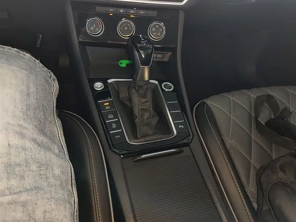 Volkswagen Sagitar 2023 300TSI DSG Surpassing Edition фото 14