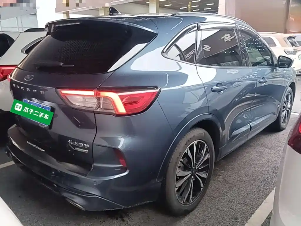 Фото 7 - Ford Escape