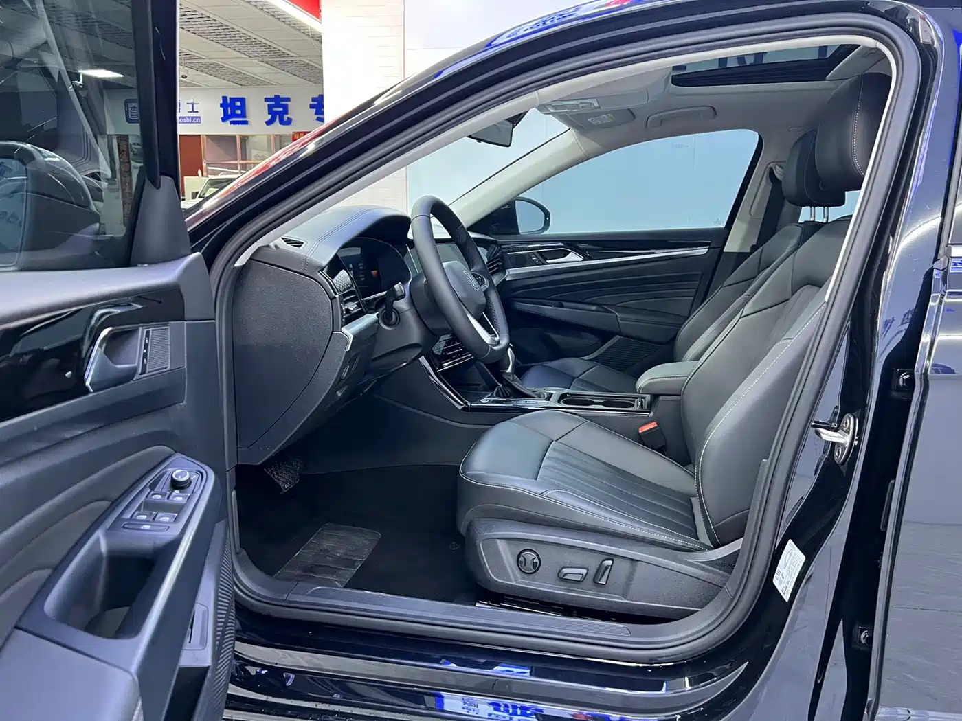 Volkswagen Passat 2023 Facelift 280TSI Business Edition фото 12