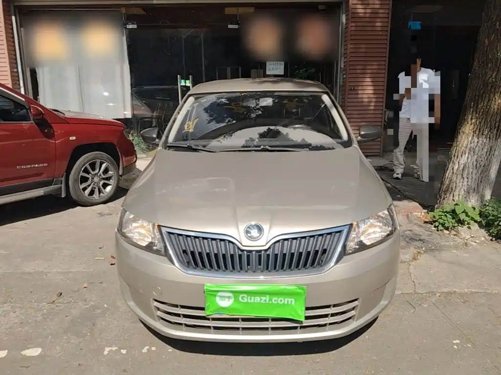Фото 3 - Škoda Rapid