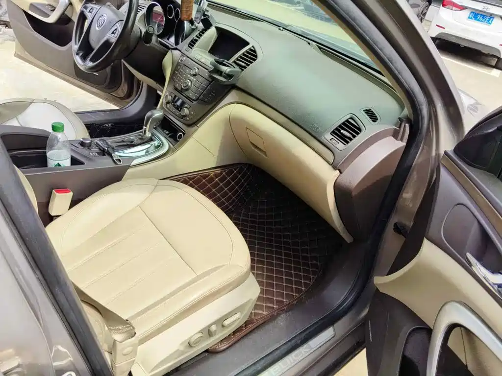 Photo 13 - Buick Regal