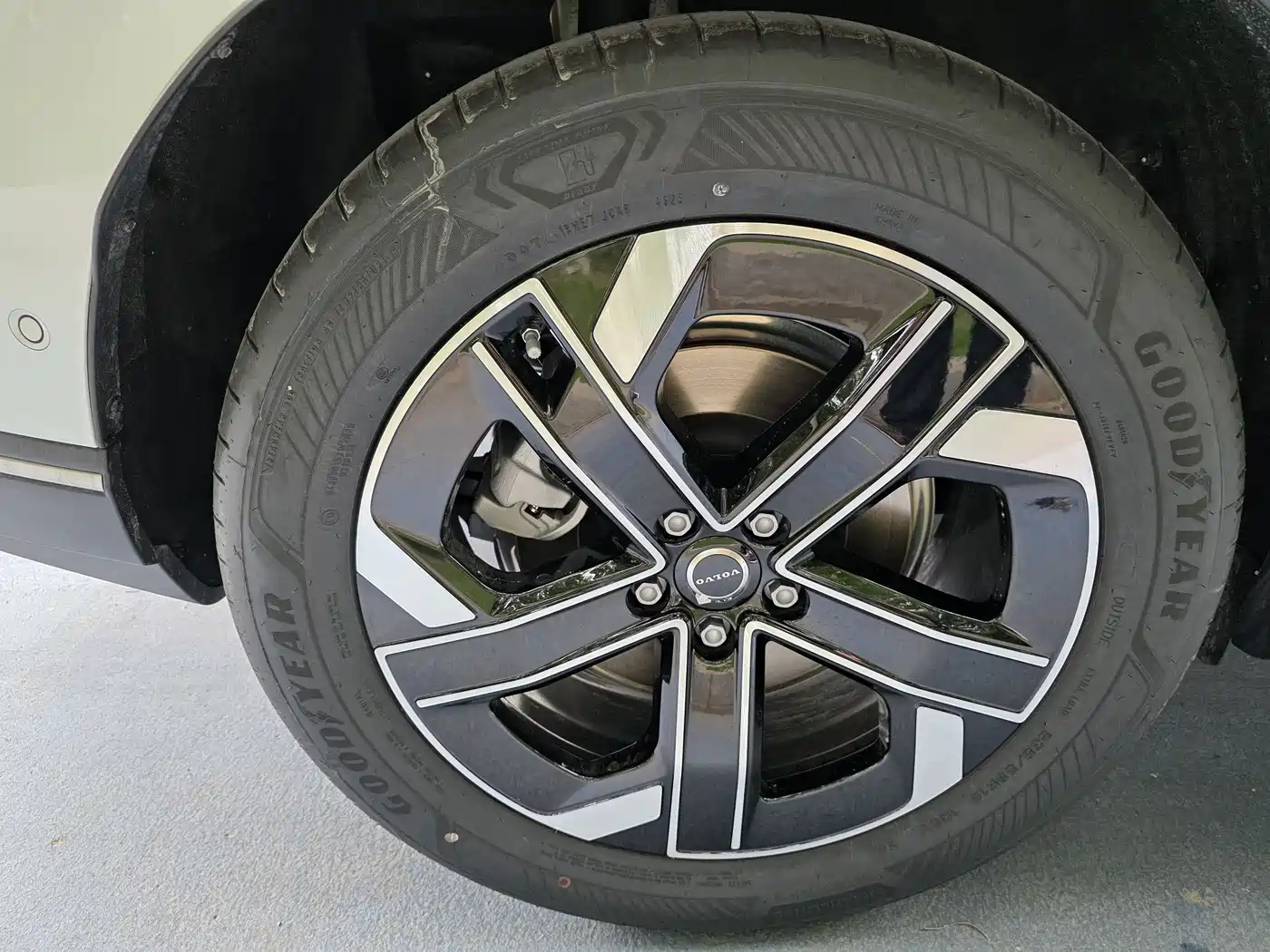 VOLVO XC70 PLUG-IN HYBRID