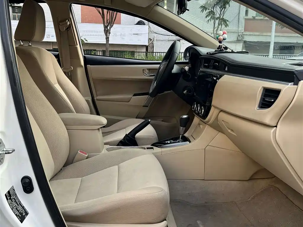 Toyota Corolla 2014 1.6L CVT GL фото 9
