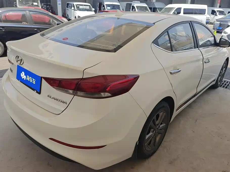 Hyundai Elantra 2016 1.6L Manual Smart·Youth Edition фото 3