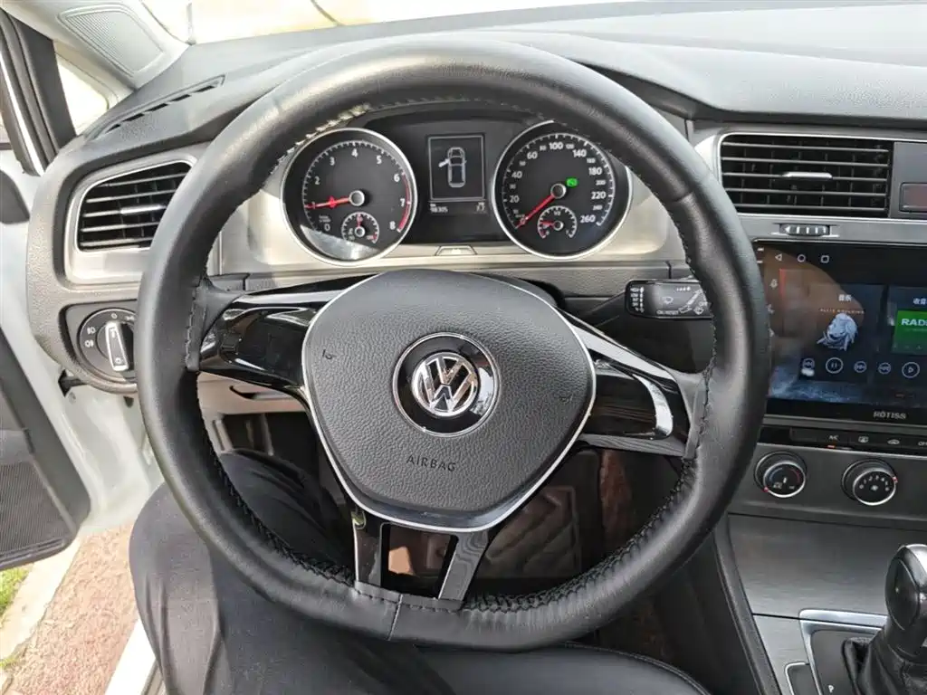 Volkswagen Golf 2015 1.6L Automatic Comfort фото 11