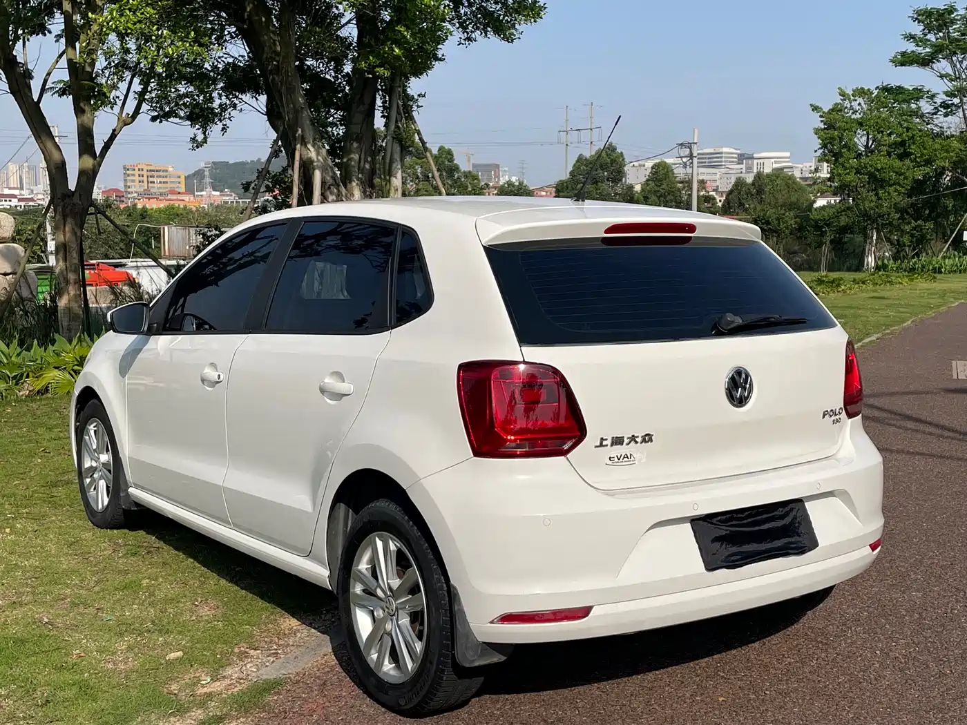 Volkswagen Polo 2016 1.6L Automatic Comfort фото 9