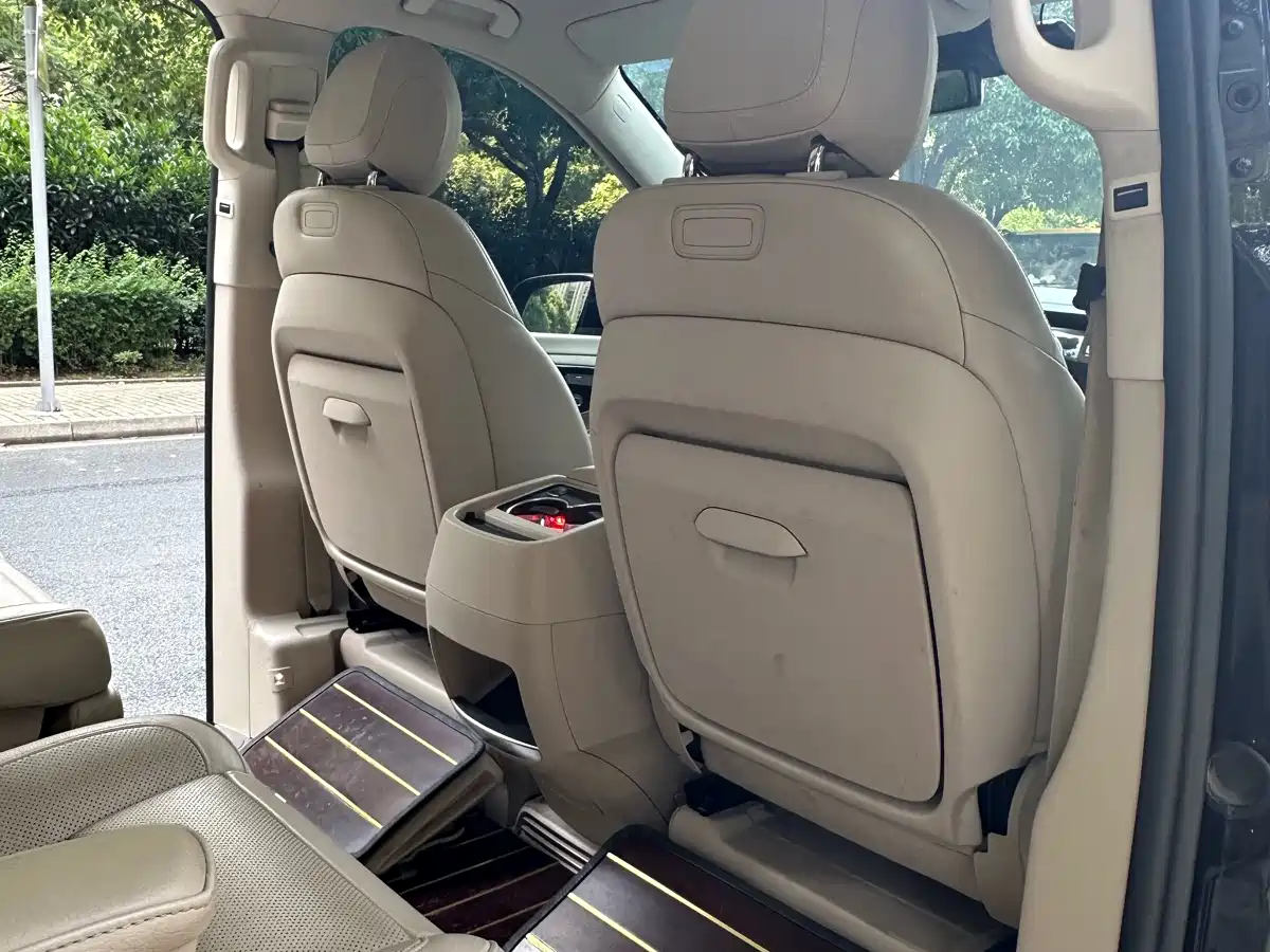 Mercedes-Benz V-Class 2018 V 260 L Premium Long Wheelbase Edition China VI фото 16