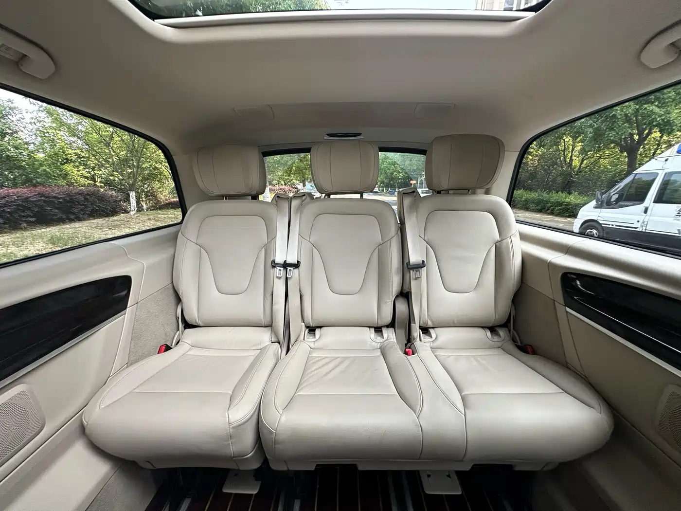 Mercedes-Benz V-Class 2018 V 260 L Premium Long Wheelbase Edition China VI фото 25