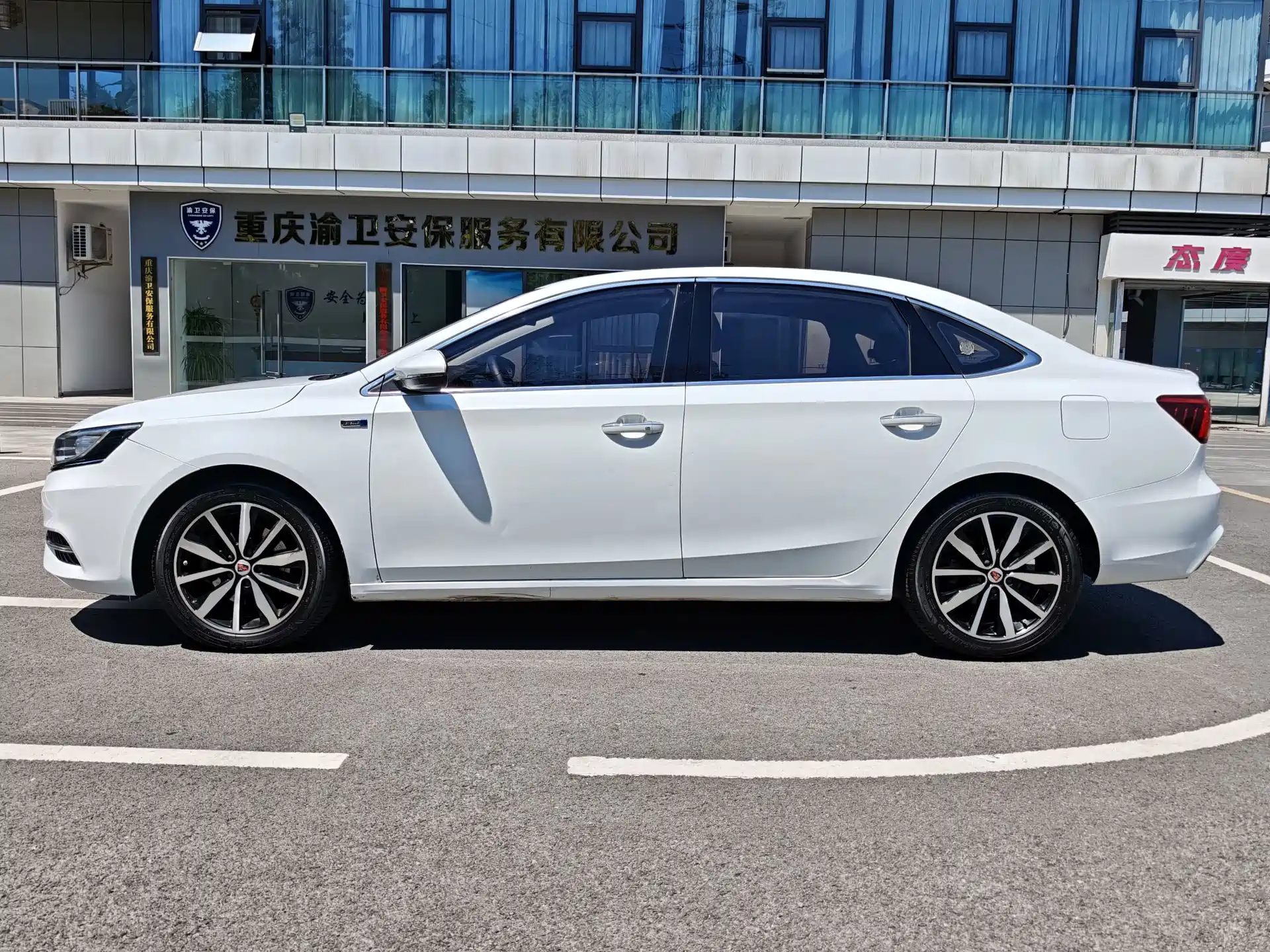 Фото 8 - Roewe i6