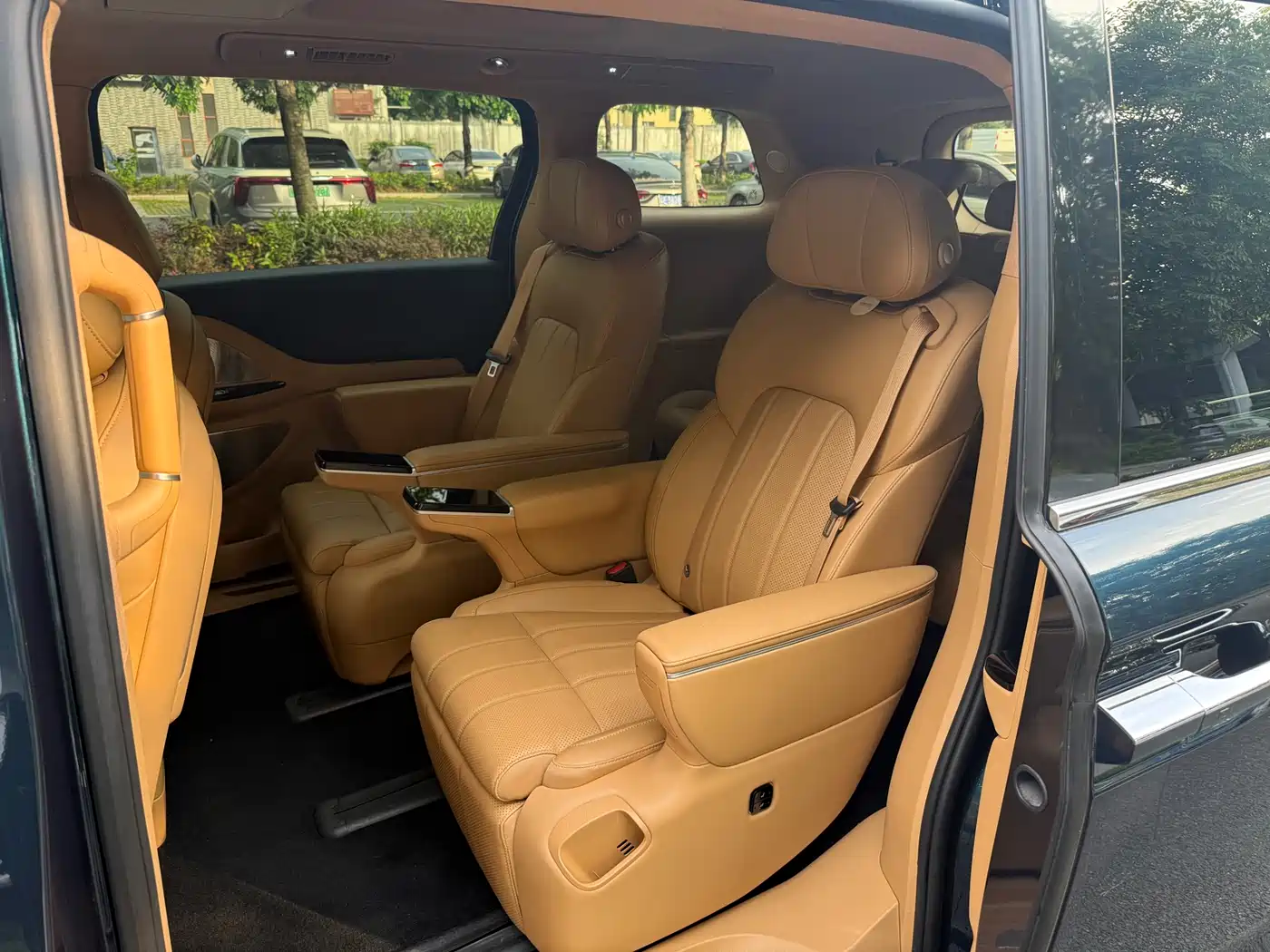 Voyah Auto Voyah Dreamer 2025 Model PHEV 4WD Premium QianKun Edition фото 11