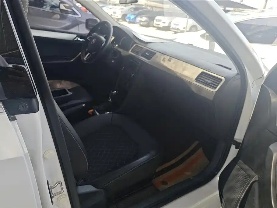 Škoda Rapid 2019 1.5L Automatic Comfort China V фото 8