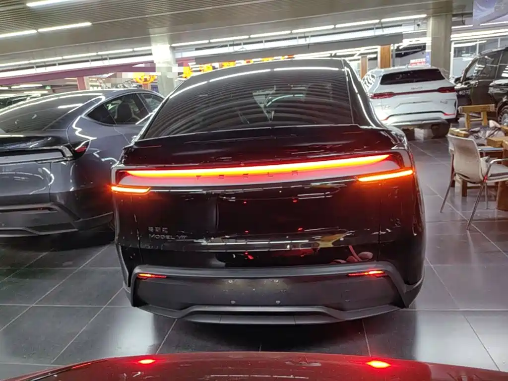 Tesla Model Y L 2026 2025 Facelift Long Range AWD