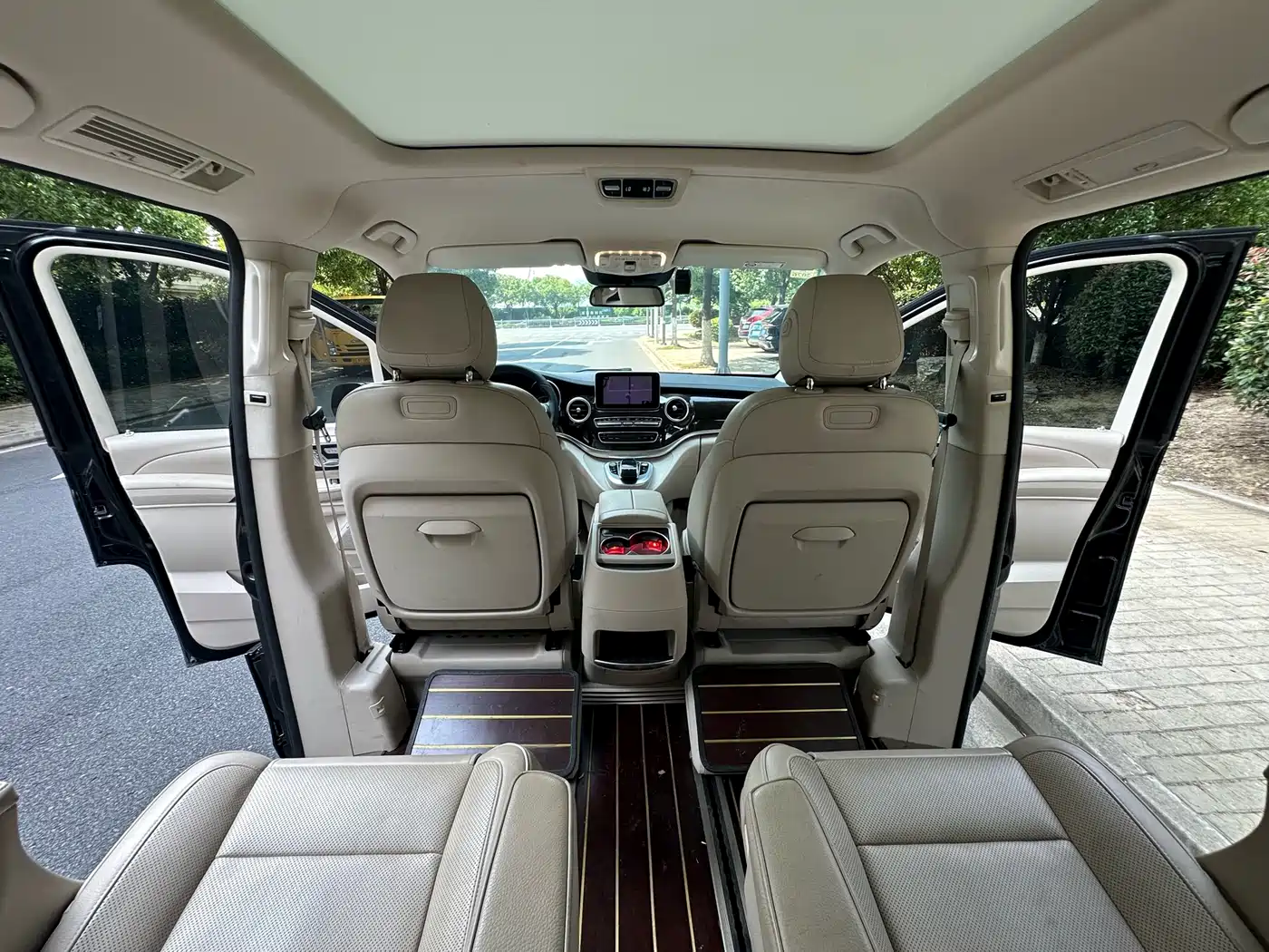 Mercedes-Benz V-Class 2018 V 260 L Premium Long Wheelbase Edition China VI фото 19
