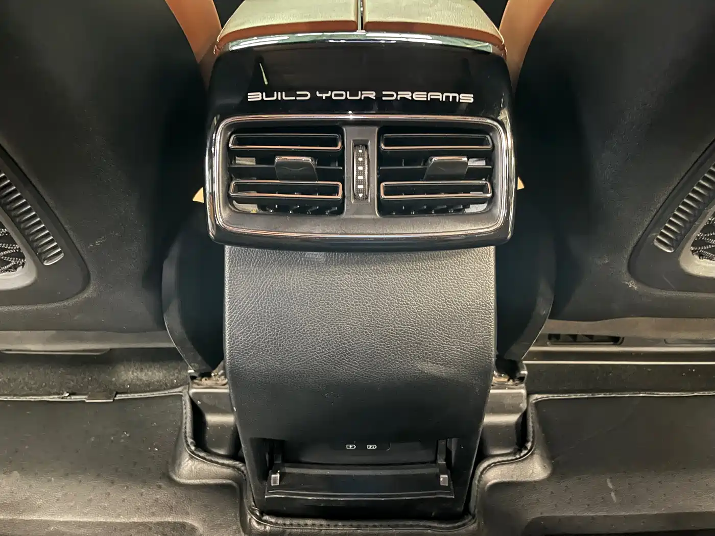 BYD Tang New Energy 2023 Model DM-i Champion Edition 112KM Honor фото 12