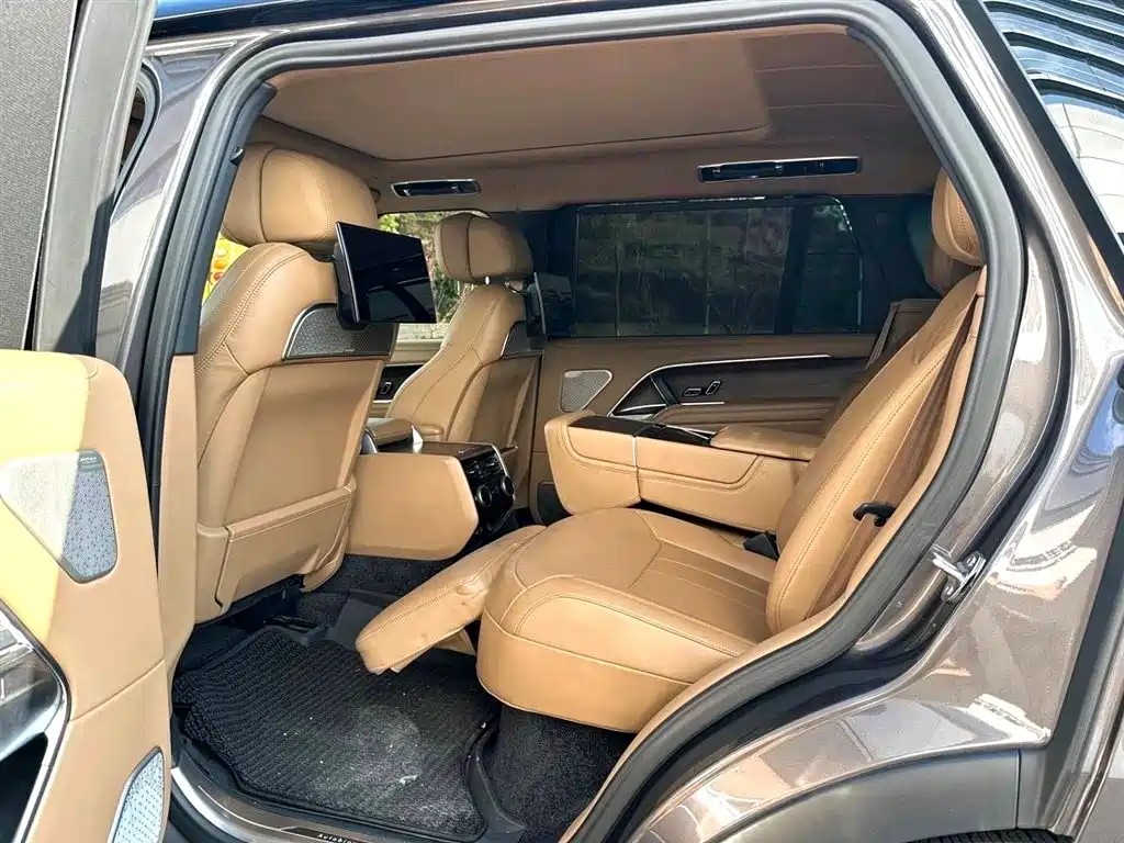Land Rover Range Rover 2022 3.0 L6 400PS Heritage Extended Classic Edition фото 5