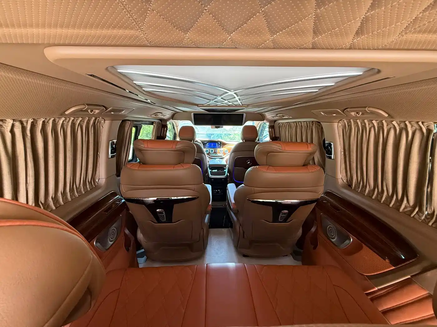 Mercedes-Benz Vito 2023 2.0T Business 7-Seater фото 6
