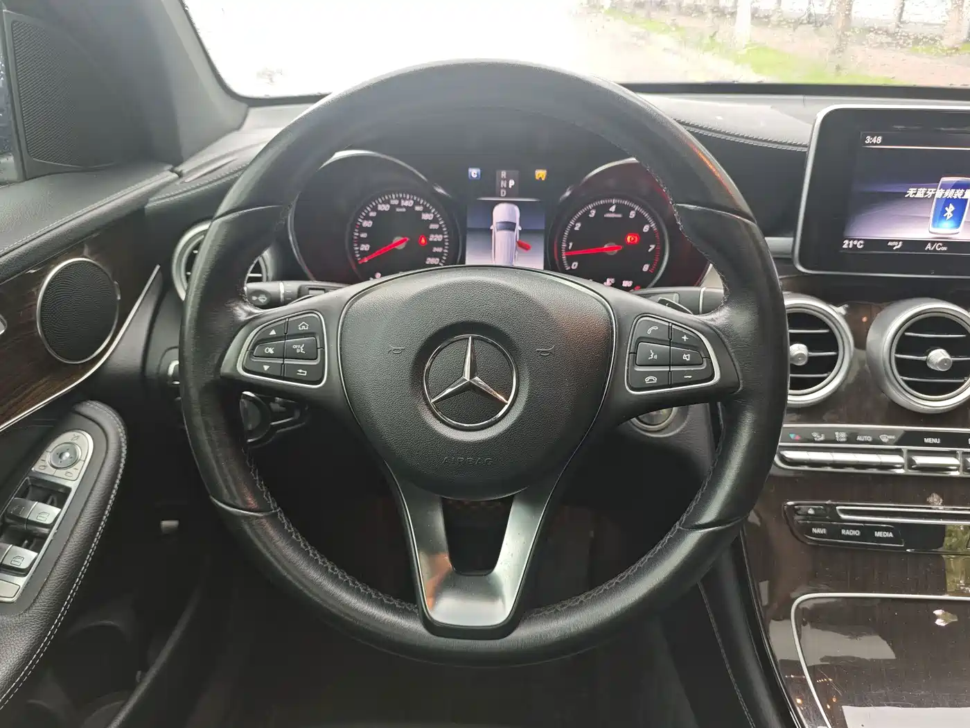 Photo 12 - Mercedes-Benz GLC