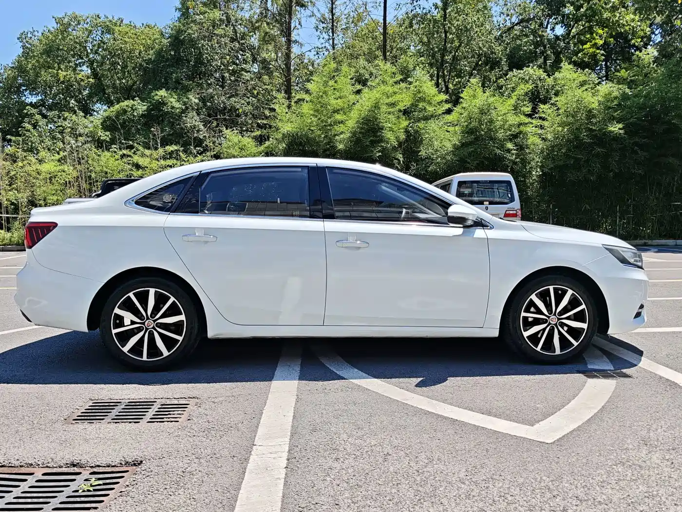 Roewe i6 2018 2018 20T Automatic Flagship Edition