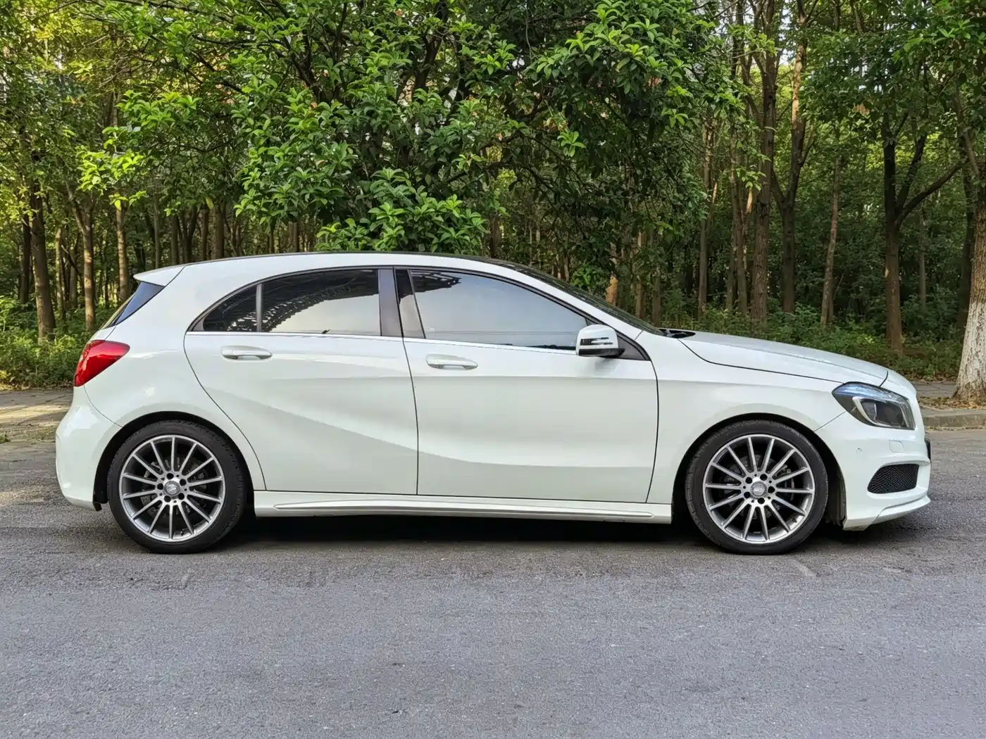 Mercedes-Benz A-Class (Import) 2015 A 200 Sport фото 7