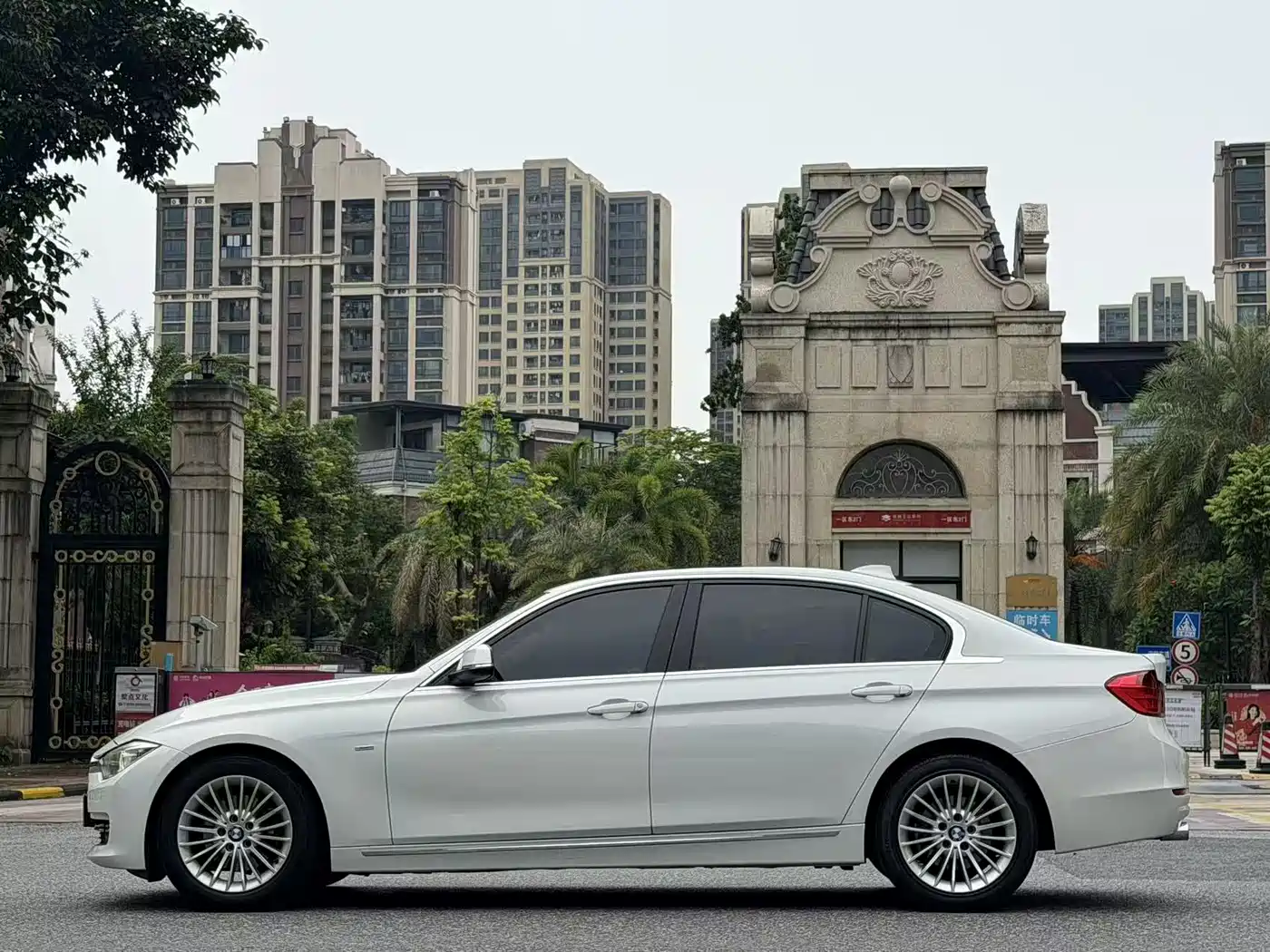 BMW 3 Series 2015 320Li Super Joy Luxury Design Package фото 4