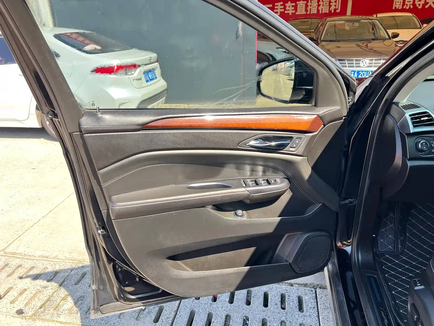 Cadillac SRX 2014 3.0L Luxury Model фото 6