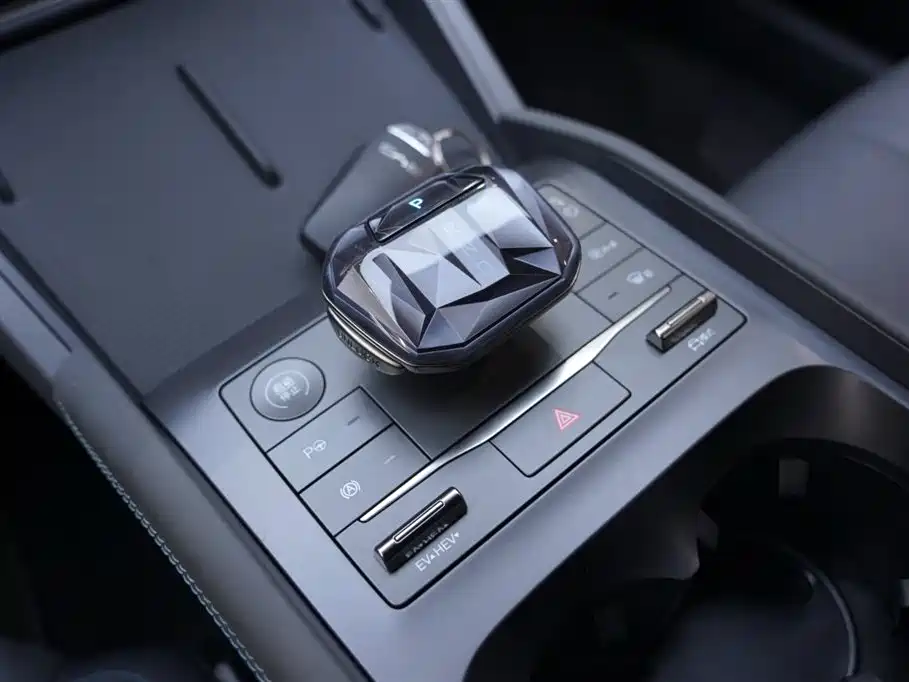 BYD Qin L 2025 DM-i Smart Drive Edition 80KM Leading фото 8