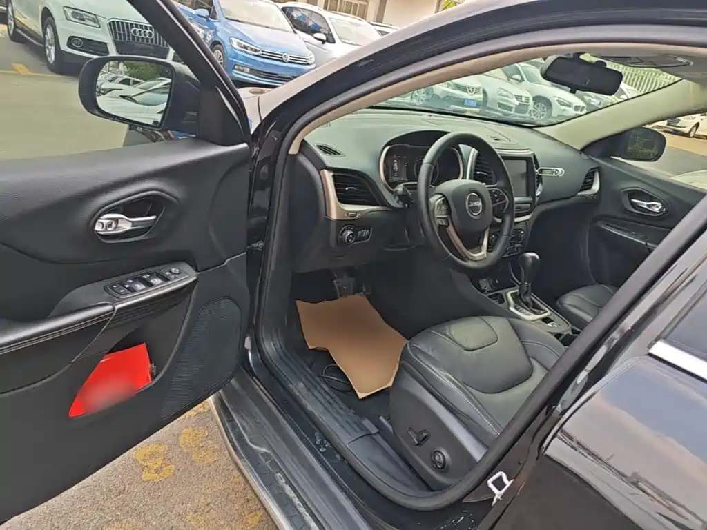 Jeep Cherokee 2018 2017 2.4L Leading Smart Edition