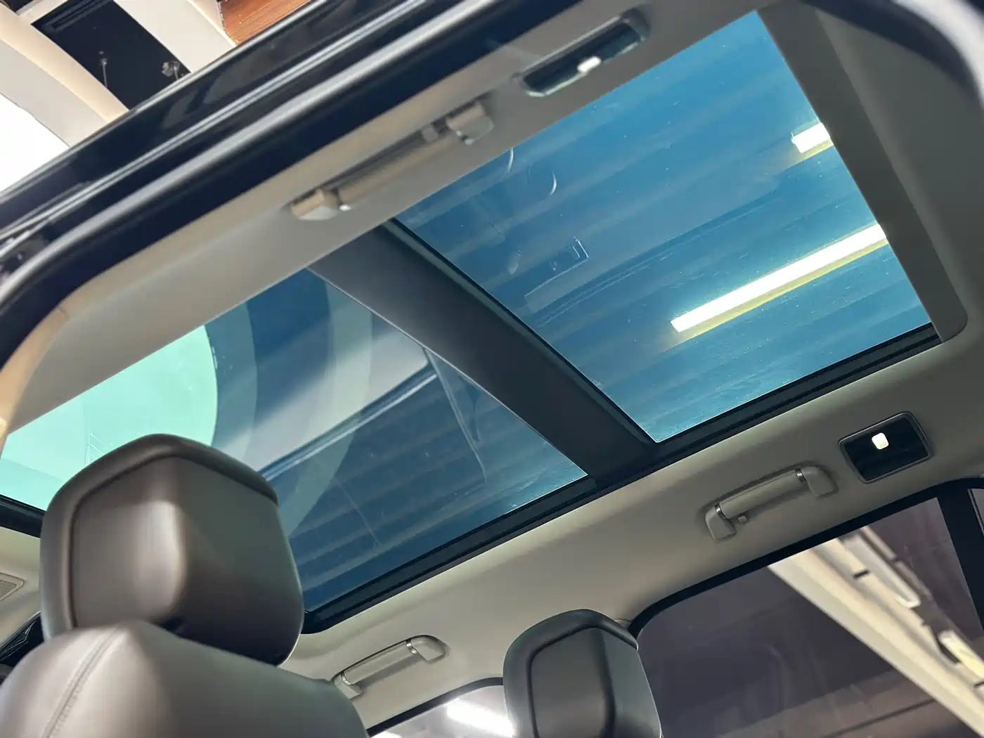 Land Rover Range Rover 2021 3.0 L6 Heritage Edition фото 28