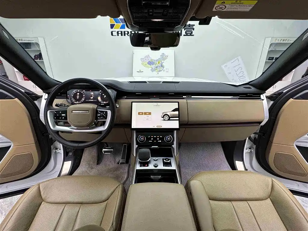Land Rover Range Rover 2023 3.0 L6 360PS Golden Age Edition фото 9