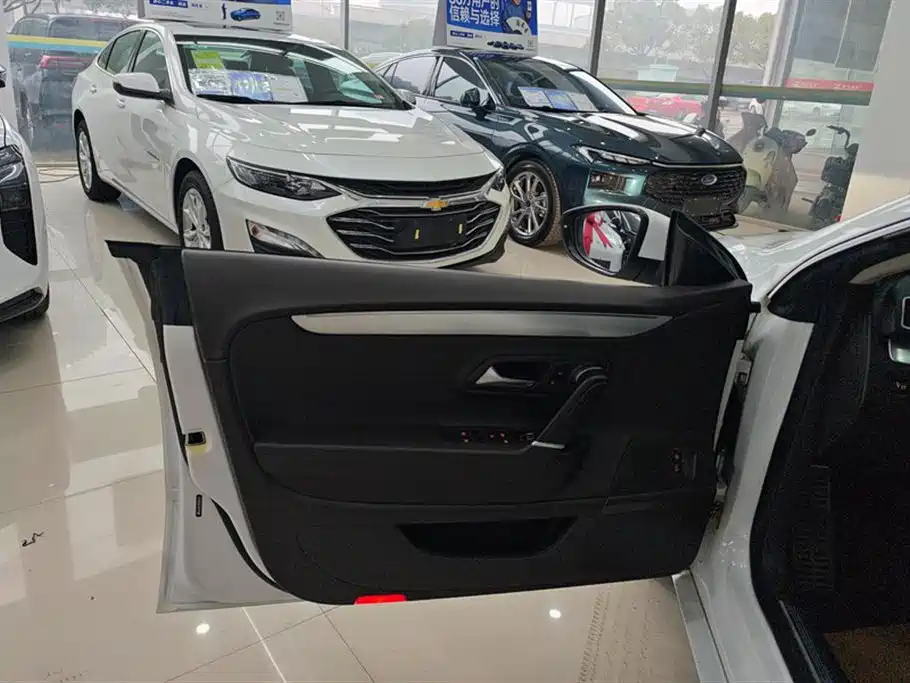 Volkswagen FAW-Volkswagen CC 2018 1.8TSI Luxury фото 7