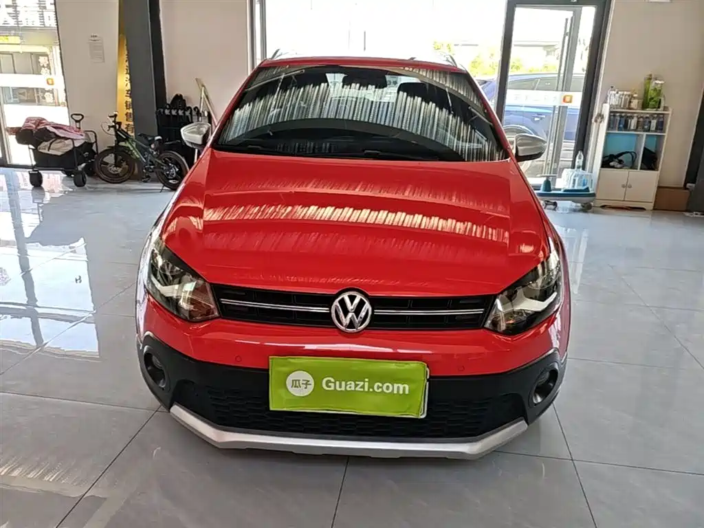 Volkswagen Polo 2014 1.6L Cross Polo Automatic фото 3