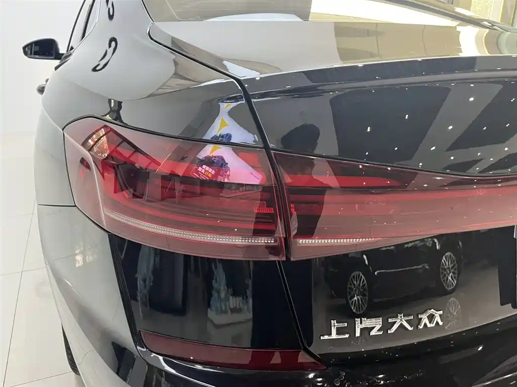 Volkswagen Passat 2023 330TSI Starlight Elite Edition фото 7