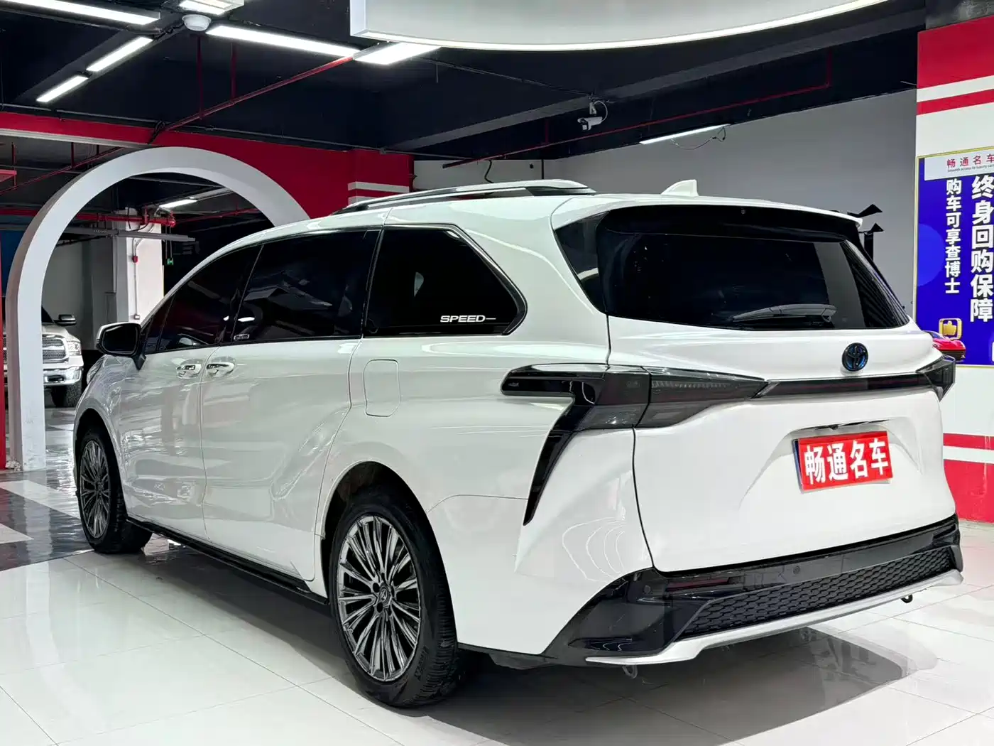 Toyota Sienna 2021 2.5L Hybrid Luxury Edition фото 9